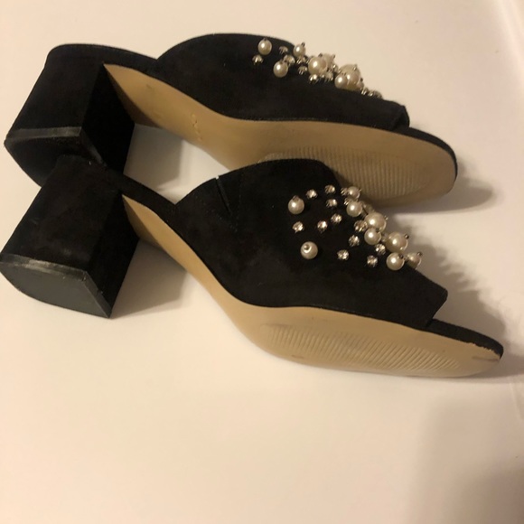 🌸ALDO PEARLS & RHINESTONE SANDALS 🌸ONE OF A KIND - Picture 4 of 9